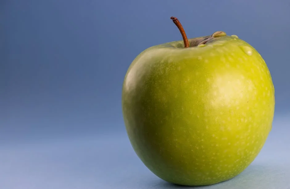 Apple's Stake Dropped by Israel Englander Amid Market Shift — Economy Business