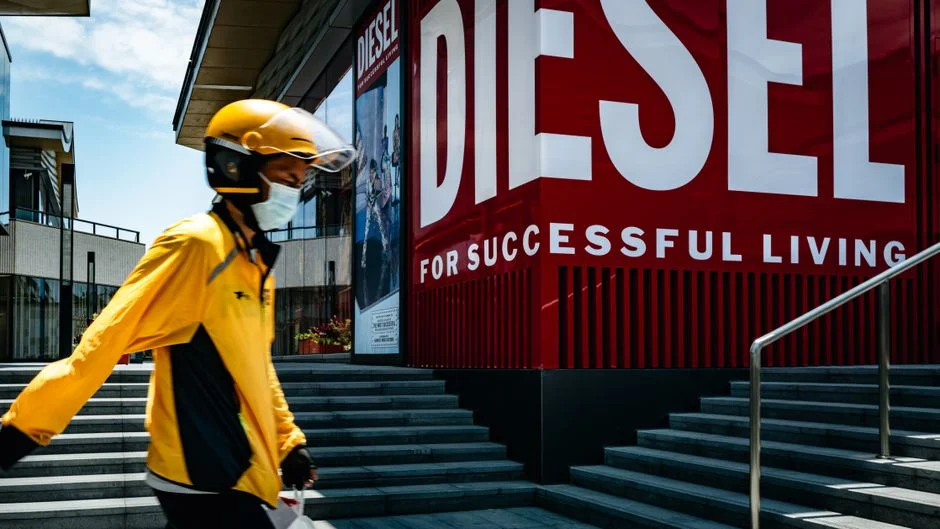 Chinese Delivery Rider Wang Fangyang Dies Saving Strangers in Guizhou — Infrastructure Cities