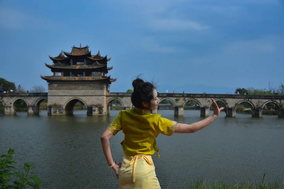 Chinese Woman Turns Ancient Painting Into 60kg Chocolate Sculpture — Goes Viral — Culture Arts