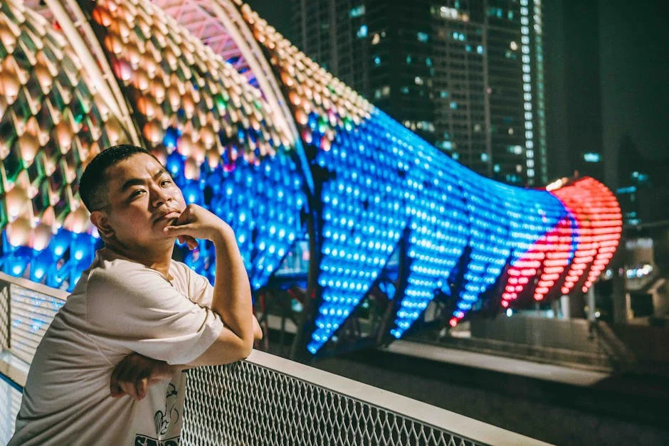 Malaysian Posed as MAS Officer — Singapore Markets React — Economy Business