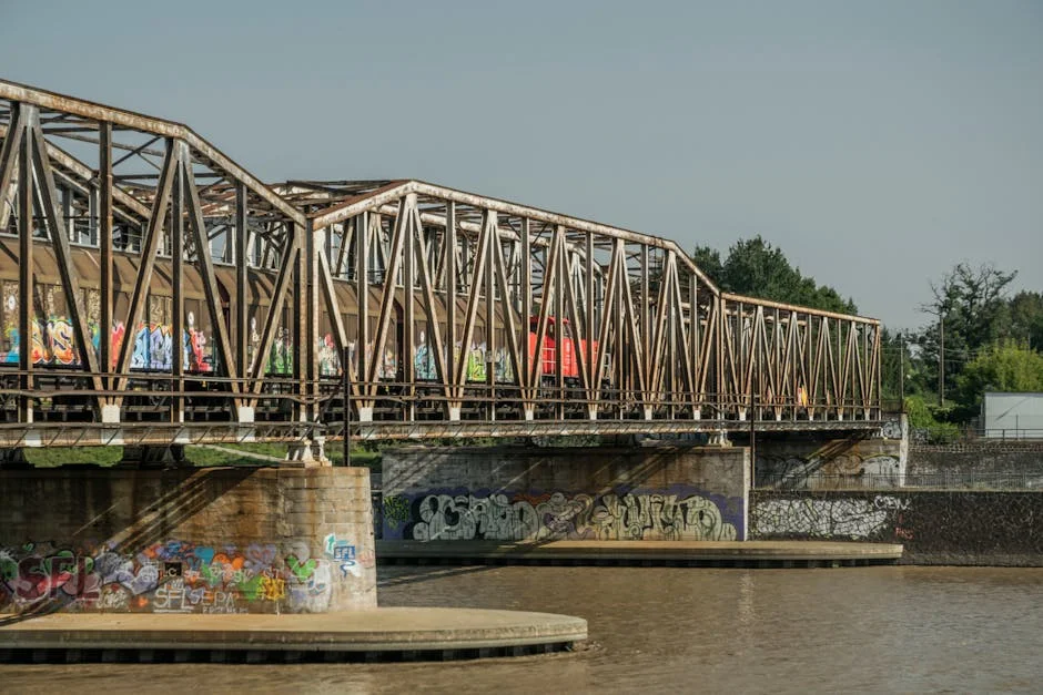 Salt River Bridge Stalls Voortrekker Road Traffic for Another Year — Economy Business