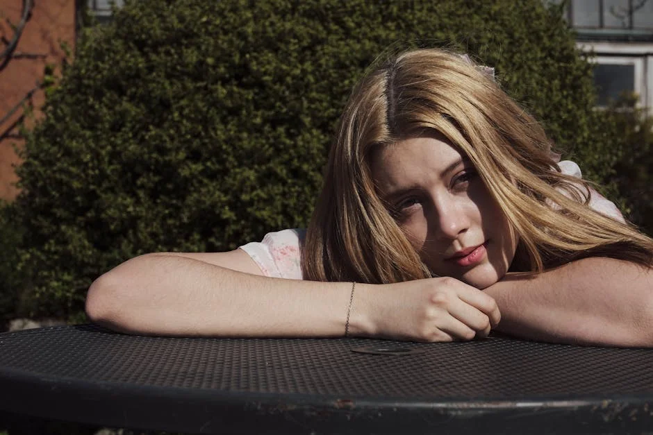 Sarah Chalke Almost Lost 'Roseanne' Role That Launched Her Career — Economy Business