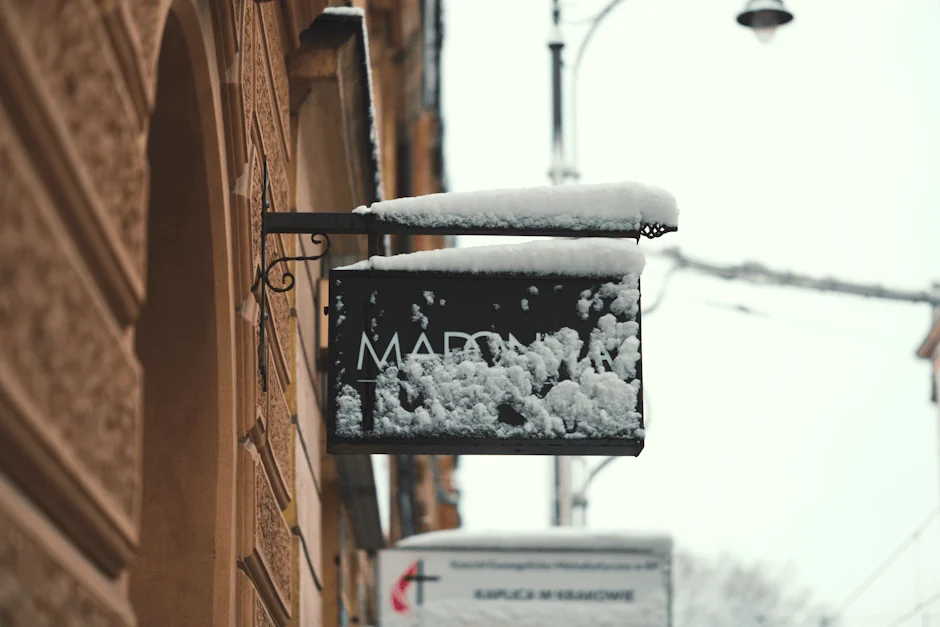 Sophie Turner Slams Hollywood Pay Gap — and Investors Take Notice — Economy Business